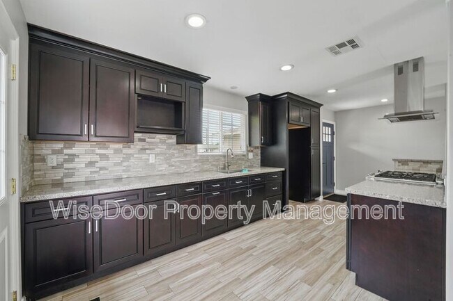 Building Photo - 387 E Nubia St