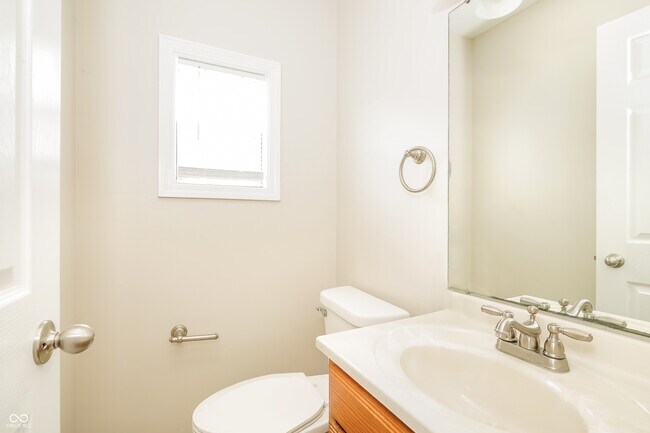 Building Photo - 124 Rose Ln