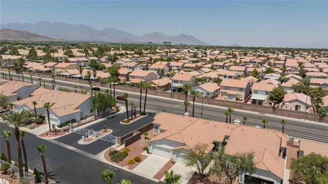Building Photo - 10022 Catalina Canyon Ave