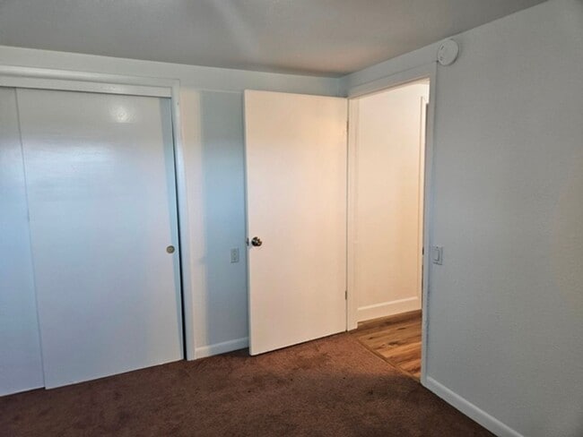 Building Photo - 3Bd/2Ba Single Story Home-For viewing!