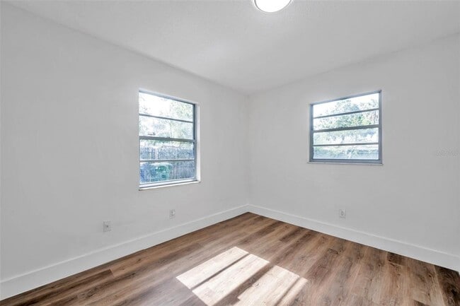 Building Photo - 304 W Idlewild Ave