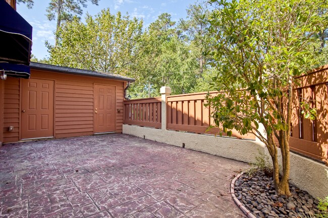 Building Photo - 617 13th Ave S