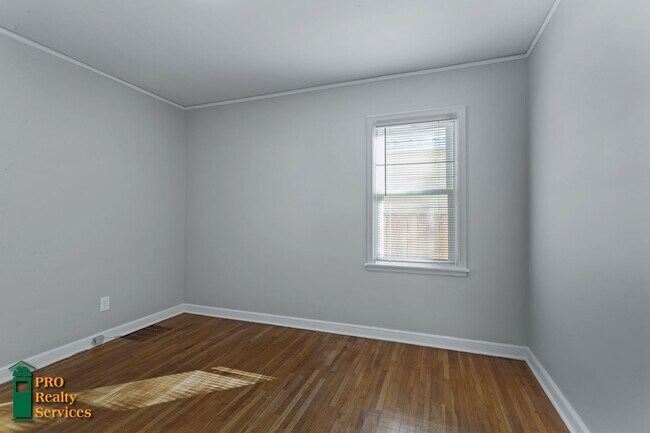 Building Photo - 3 Bedroom Home in Robbinsdale