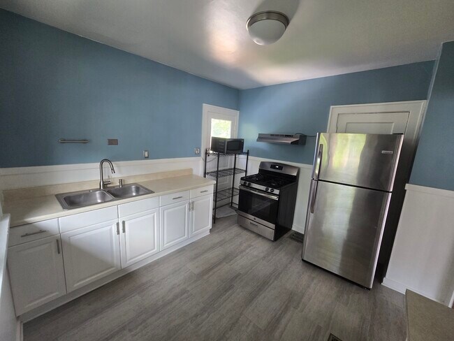 kitchen - 1019 Widdicomb Ave NW