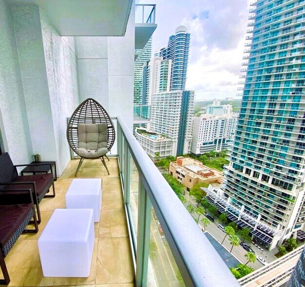Building Photo - 1050 Brickell Ave