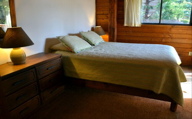 Building Photo - 3BR + loft and 2Ba! w/private boat dock, a...