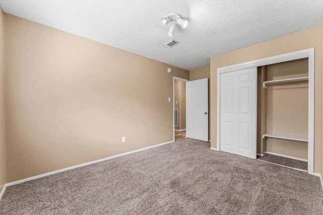 Building Photo - 17219 Camberwell Green Ln