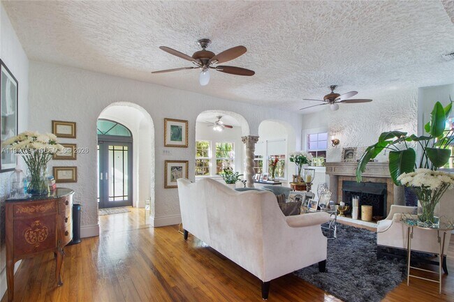 Building Photo - 2985 SW 13th St