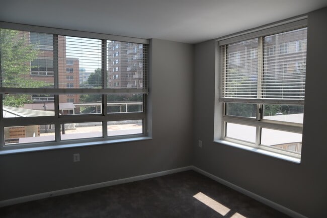 Building Photo - 350 G St SW