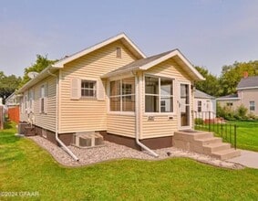 Building Photo - Adorable Single Family Home - 3 bedroom/1 ...