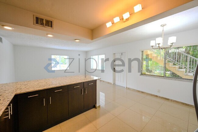 Building Photo - 1250 Miami Rd