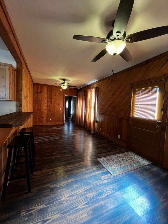 Building Photo - 2 Bedroom, 1 Bath house located in Wallace...