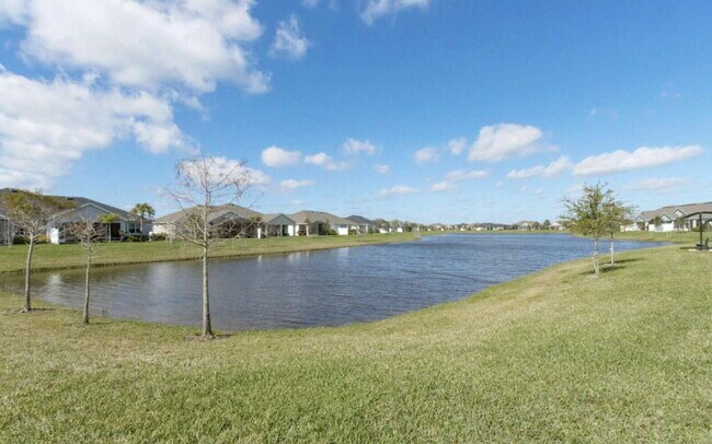 Building Photo - Loren Cove Villa