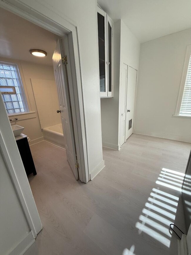 Building Photo - 3451 W Parker Ave