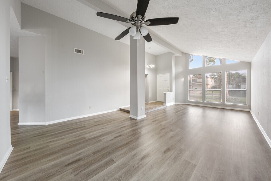 Building Photo - 10530 Rippling Fields Dr