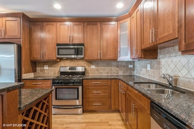 Building Photo - 2904 W Belmont Ave