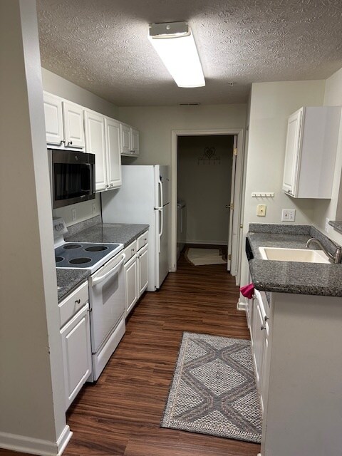 Building Photo - 15000 Lenox Dr