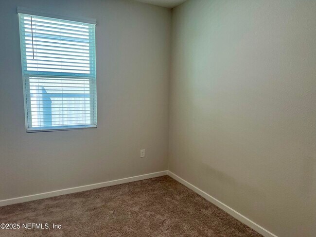 Building Photo - 14750 Cashew Ave