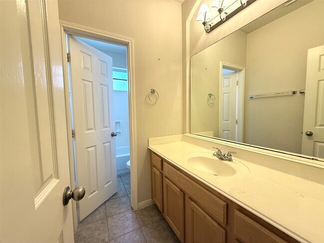 Building Photo - 11605 Bay Ledge Dr