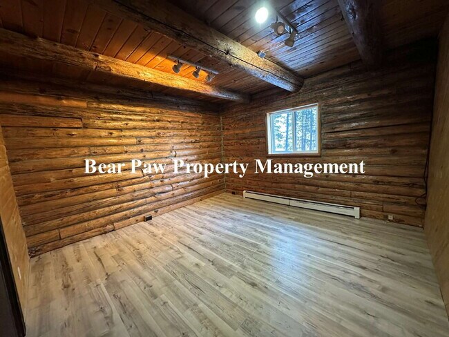 Building Photo - Perfect Mountain Log Home!