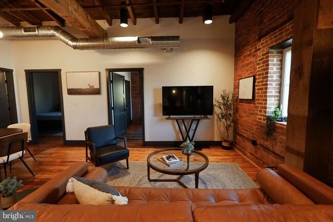 Building Photo - 437 W Grant St