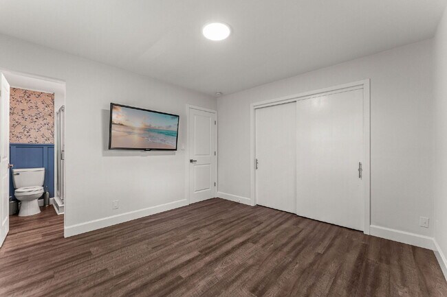 Building Photo - Charming 4-Bed with 2 Full Baths and Large...