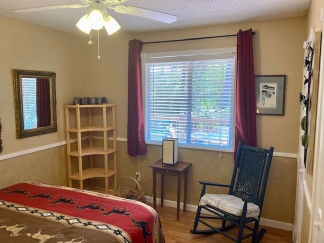 Building Photo - Captains' Lodge Old Homosassa