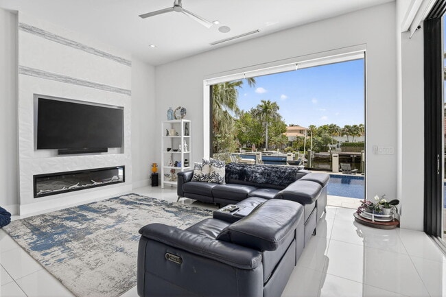 Building Photo - 334 Isle of Capri Dr