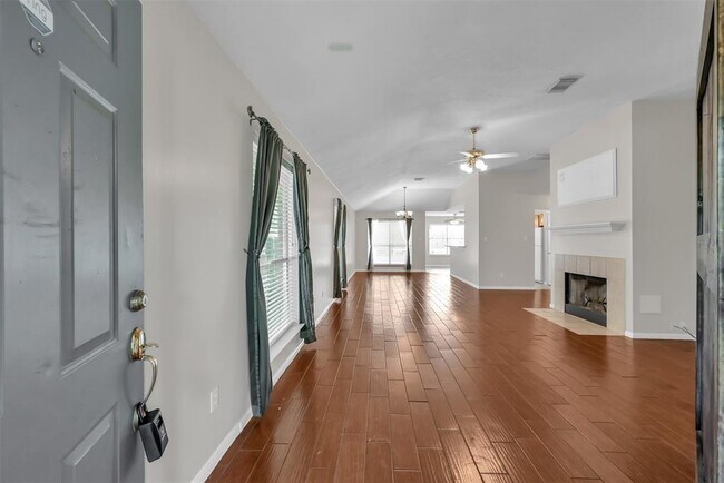 Building Photo - 10914 Waterview Cir
