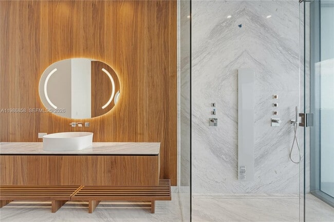 Building Photo - 5 Grove Isle Dr