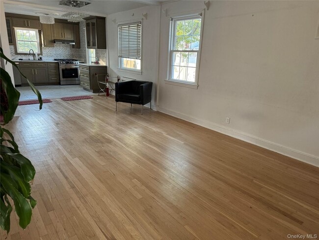 Building Photo - 25 Grand St