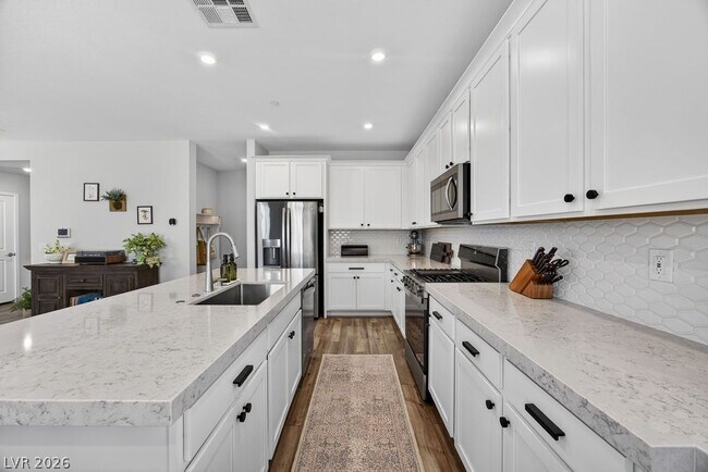 Building Photo - 10662 Carnes Ave