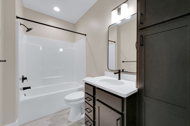 Building Photo - Hickory Village 55 Plus, LLC - 3700 E Cherry St Springfield, MO 65809