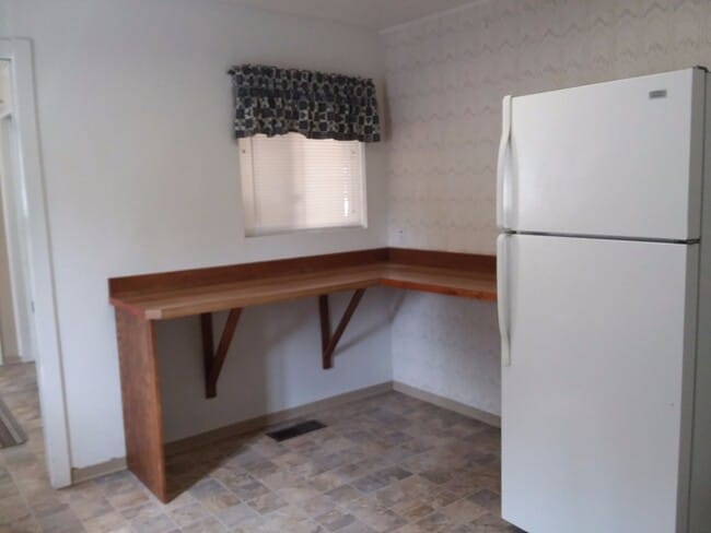 Building Photo - N. 24th Ave 2 bedroom House w/DOUBLE GARAGE!