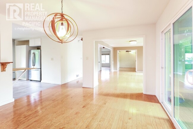 Building Photo - Peaceful 4-Bedroom Retreat in the Oakland ...