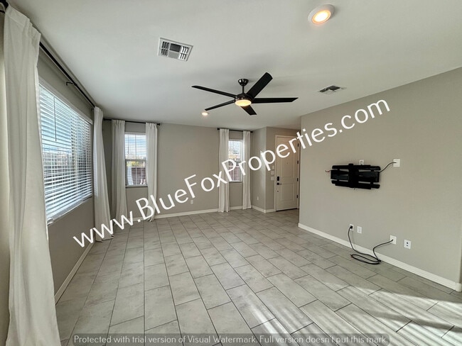 Building Photo - 1048 E Descent St