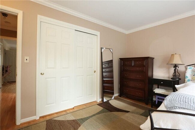 Building Photo - 2640 Highland Ave