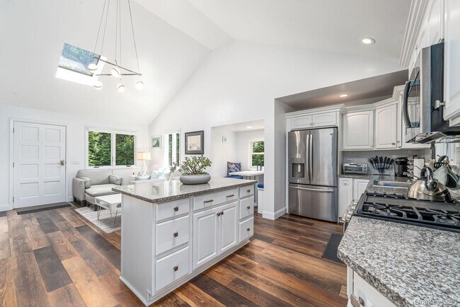 Building Photo - 410 Cedar Dr