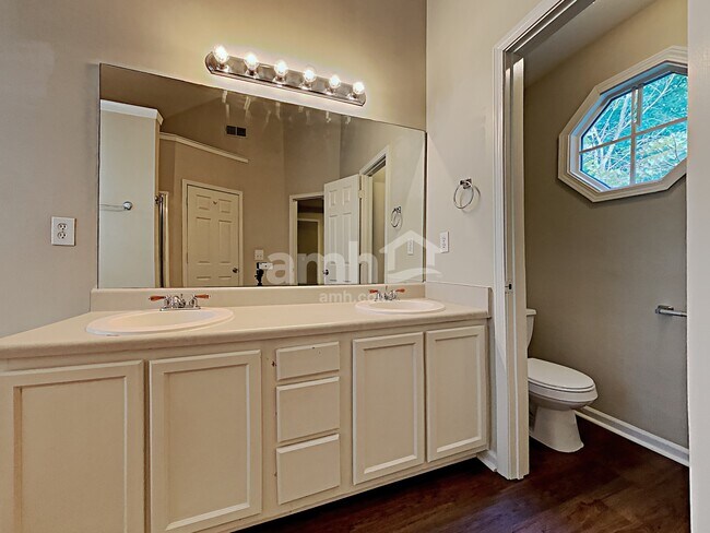 Building Photo - 2687 McGuire Dr NW