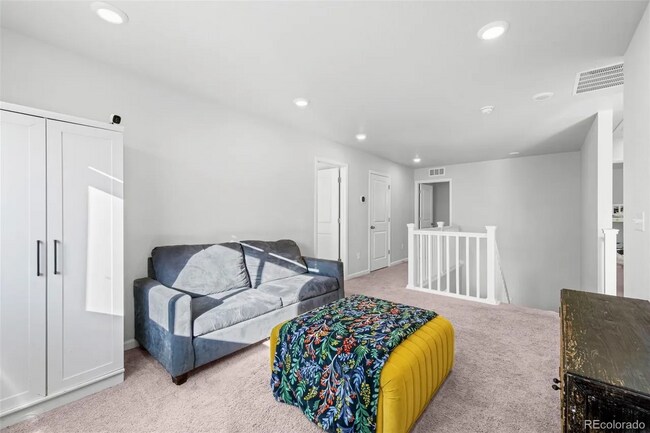 Building Photo - Windsor Home