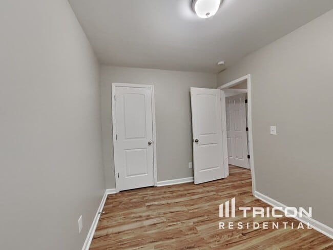 Building Photo - 605 Avondale Dr