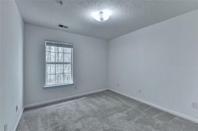 Building Photo - 310 Azalea Cir