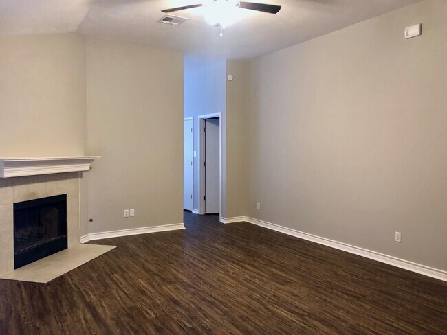 Building Photo - 2403 Carnation Ct