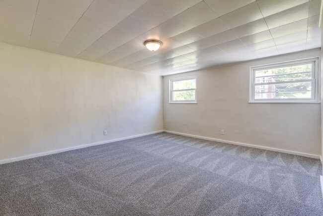 Building Photo - 2749 Oakley Wy