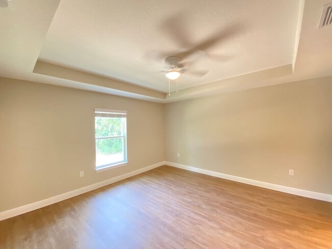 Building Photo - 130 Oak Cir