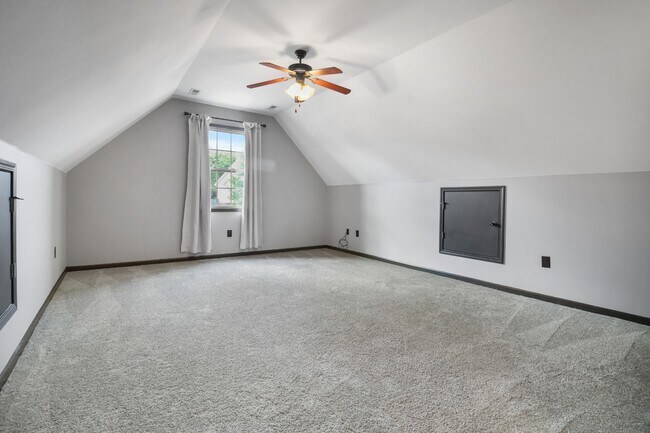 Building Photo - 869 E Accipiter Cir