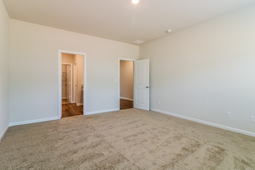 Building Photo - 3359 Bridgewood Dr