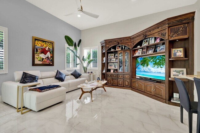Building Photo - Elegant 4-Bedroom Pool Home in Exclusive G...