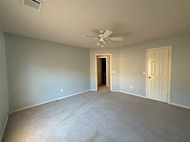 Building Photo - 523 Earls Ct Dr