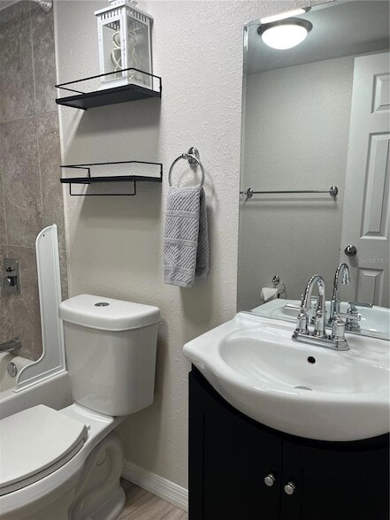 Building Photo - 528 Golden Raintree Pl